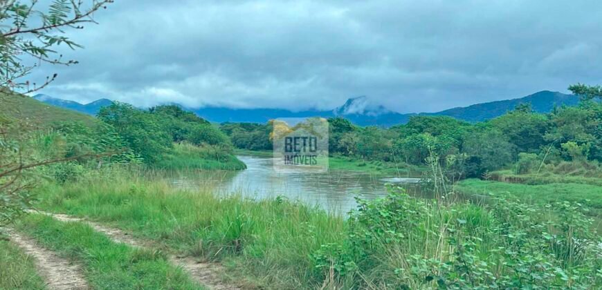 Fazenda 206 alqueires, beirando Rio São João e BR 101 com 2 km Fazenda 206 alqueires, beirando Rio São João e BR 101 com 2 km