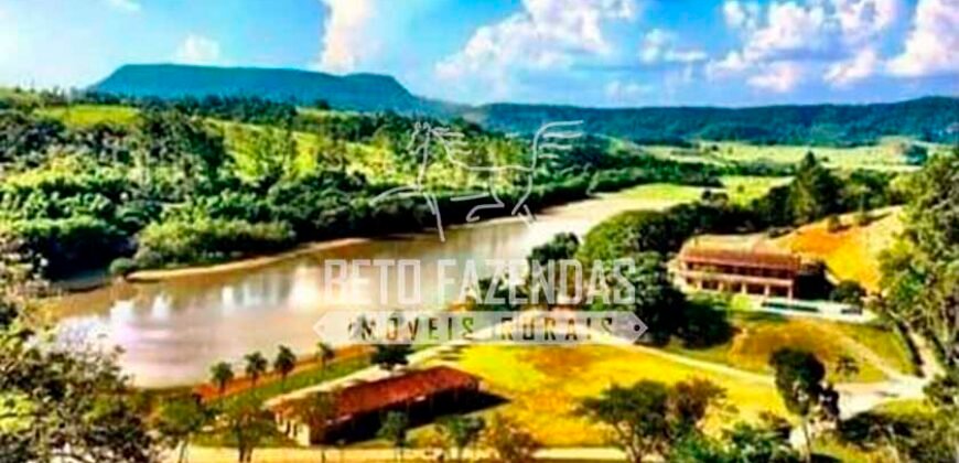 Fazenda Cinematográfica à Venda 2.662 has com Cinema, 20 Suítes e Muito Mais | Botucatu/SP