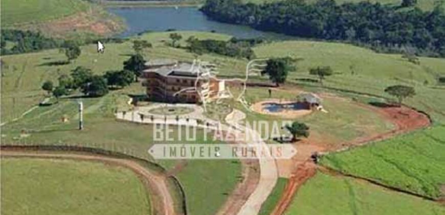 Fazenda de Alto Padrão 394,4 Has Montada na Pecuária Porteira Fechada | Próxima a São Paulo/ SP