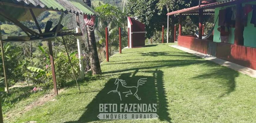 Sítio à Venda 23.000 m² 100% por Estrada Asfaltada e Cimentada em Glicério | Macaé/RJ